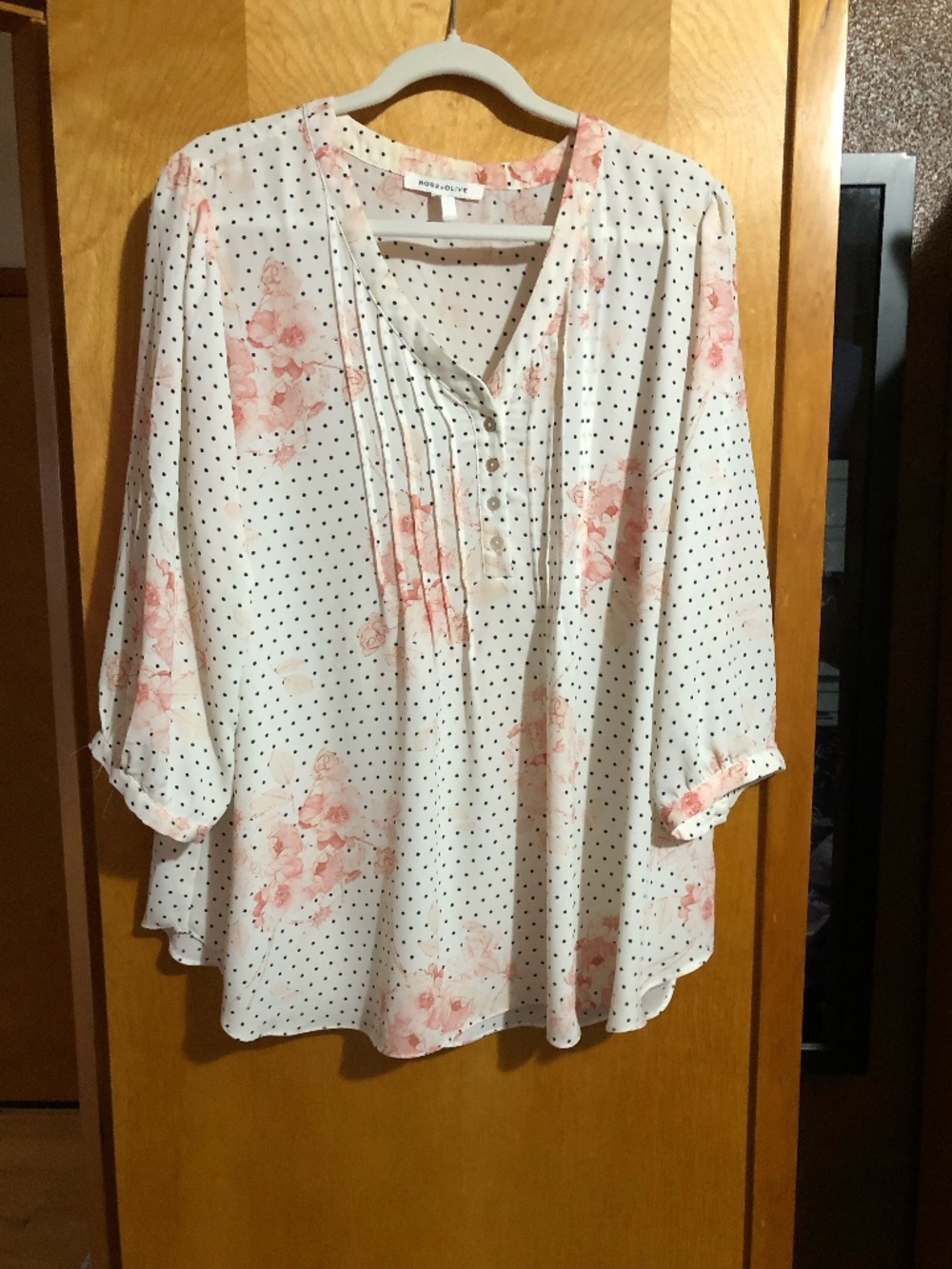 Rose and Olive beige/pink floral v neck 3/4 sleeves